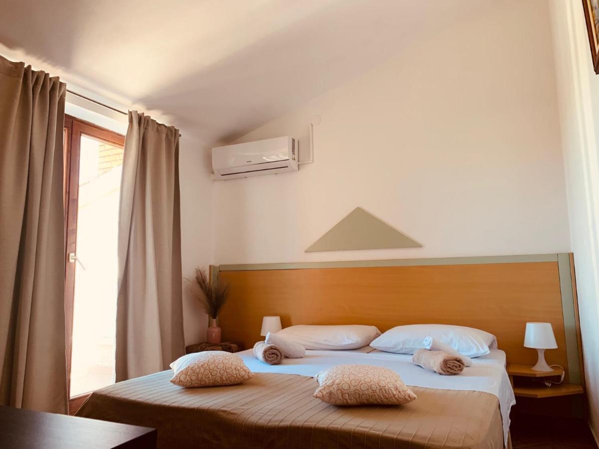Linc Rooms & Apartments Banjole Exterior photo