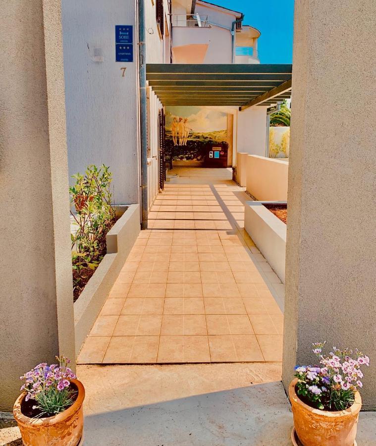 Linc Rooms & Apartments Banjole Exterior photo