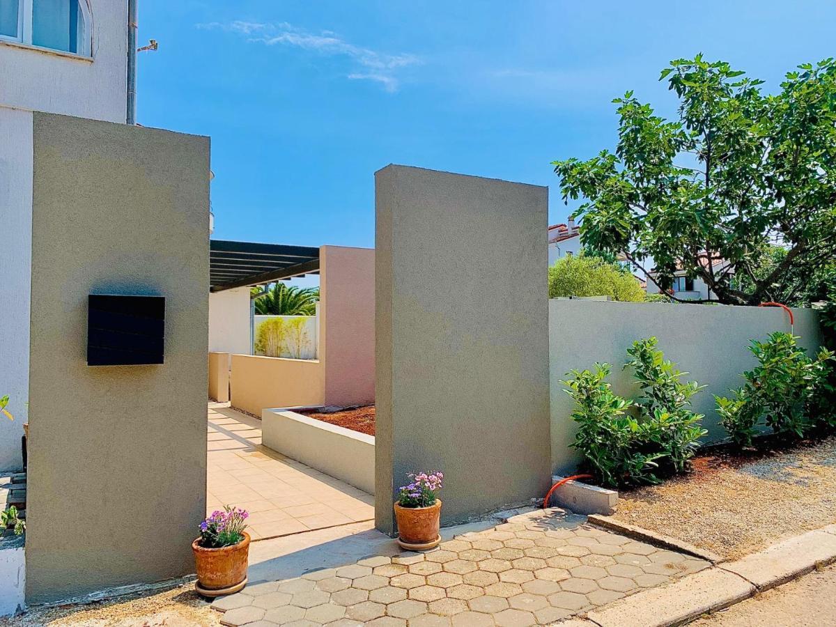 Linc Rooms & Apartments Banjole Exterior photo
