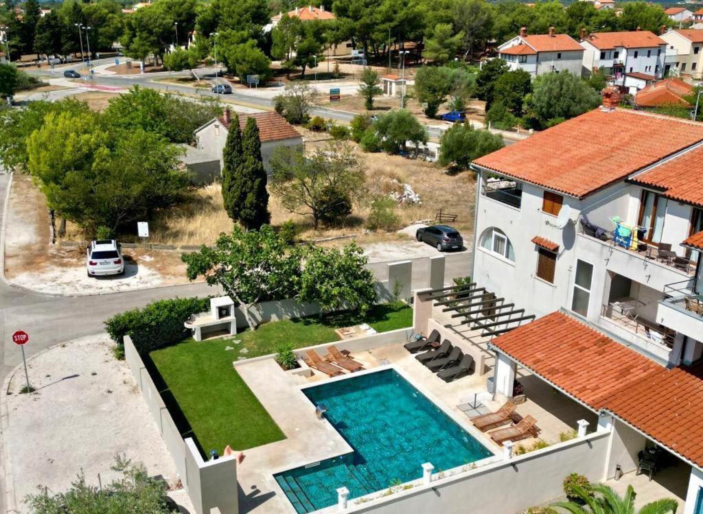 Linc Rooms & Apartments Banjole Exterior photo
