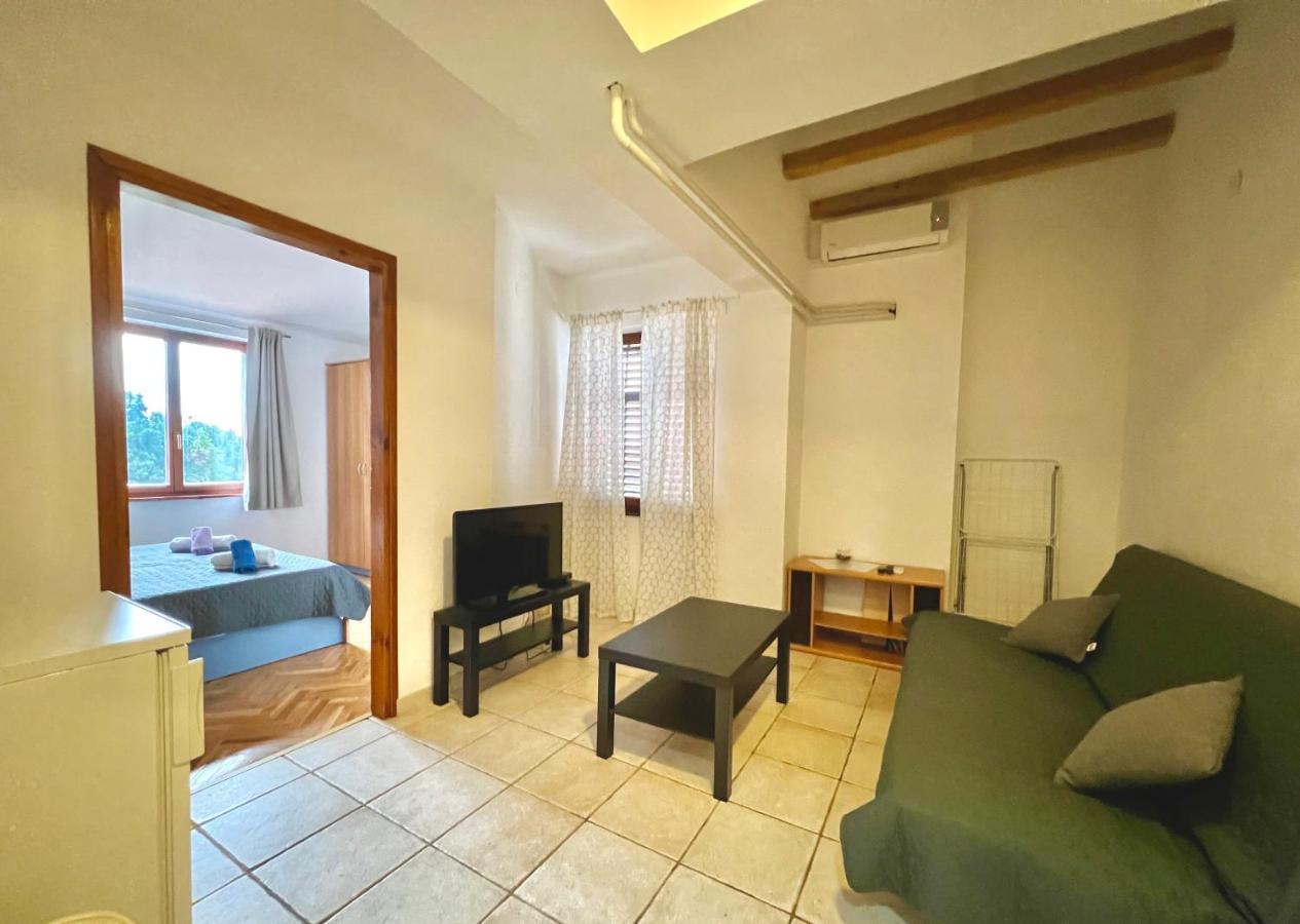 Linc Rooms & Apartments Banjole Exterior photo