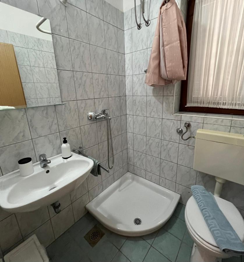 Linc Rooms & Apartments Banjole Exterior photo